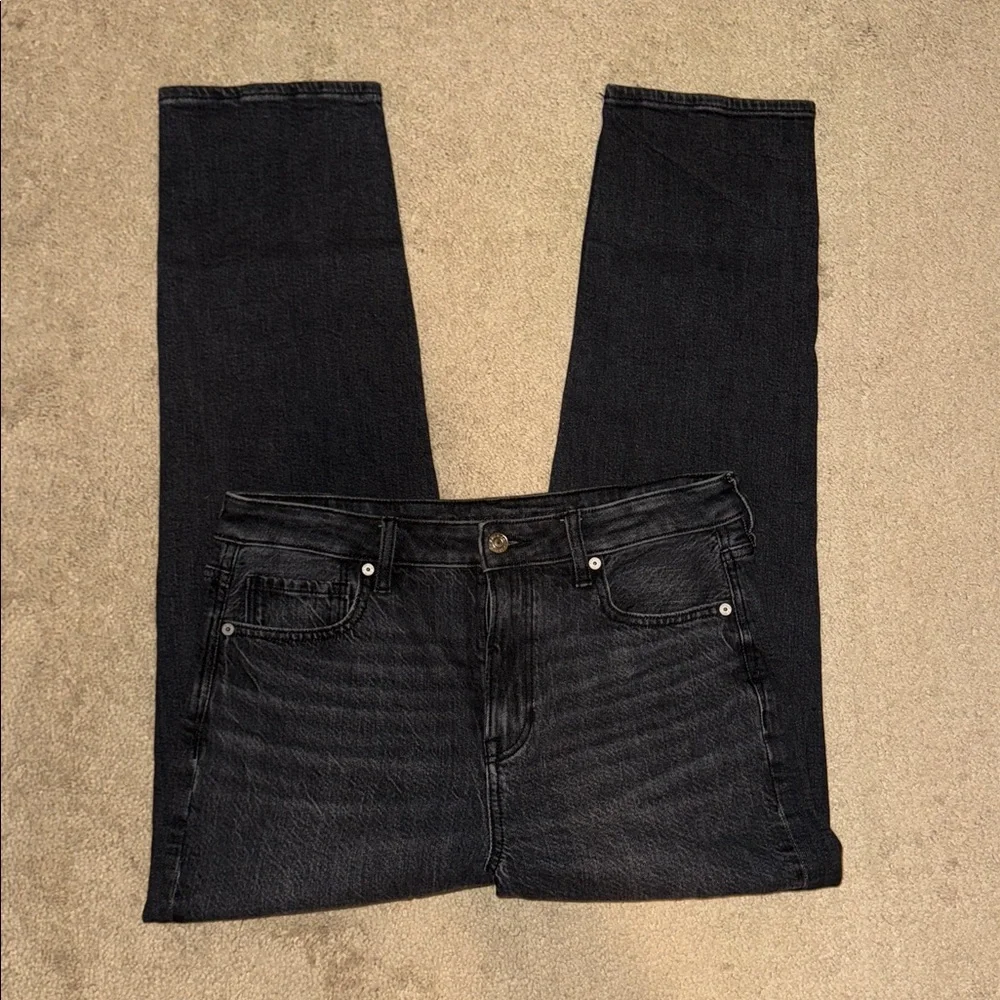 American Eagle Strigid Mom Jeans - Picture 3 of 6